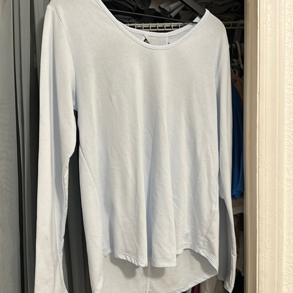 NWOT Under Armour long sleeve shirt